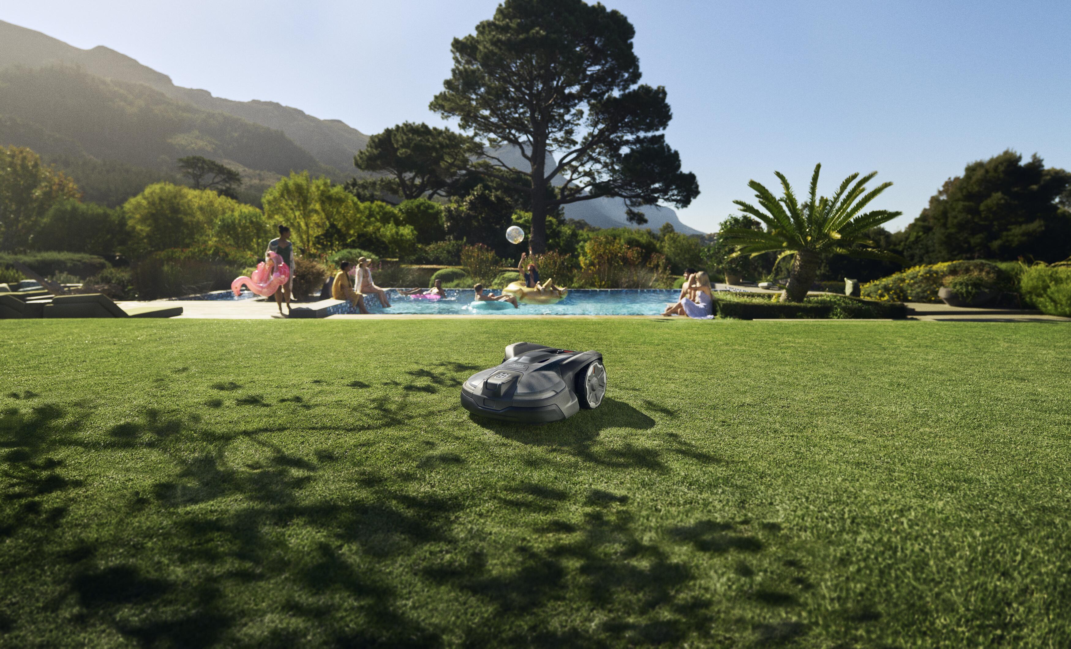 Bundle-Up! Automower® 450X NERA + RS1 + Plug-In