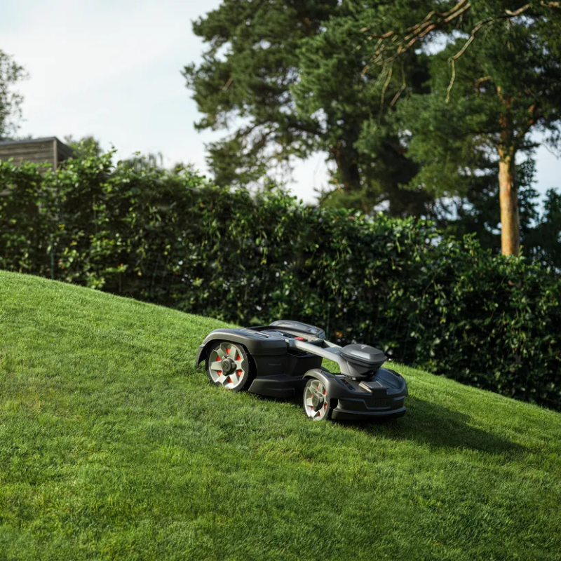 Husqvarna Automower® 435 iQ AWD