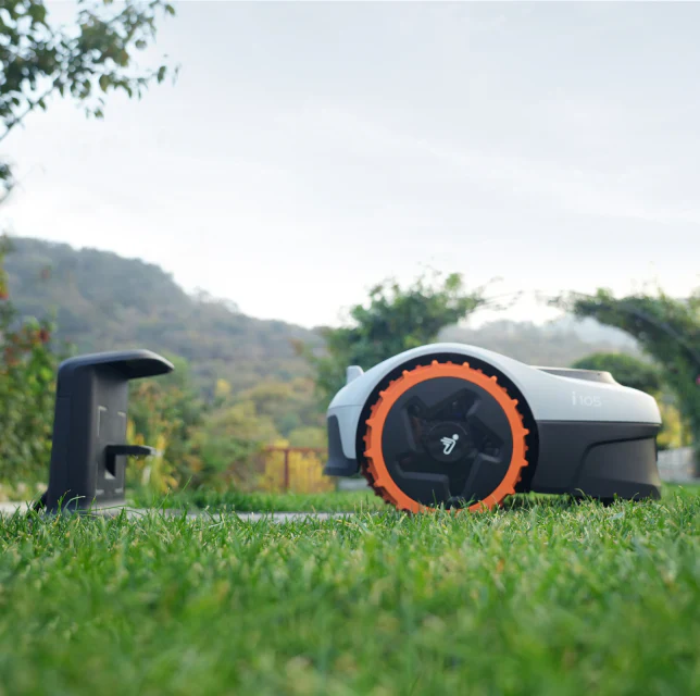 Navimow i105A | FREE Mower House Bundle