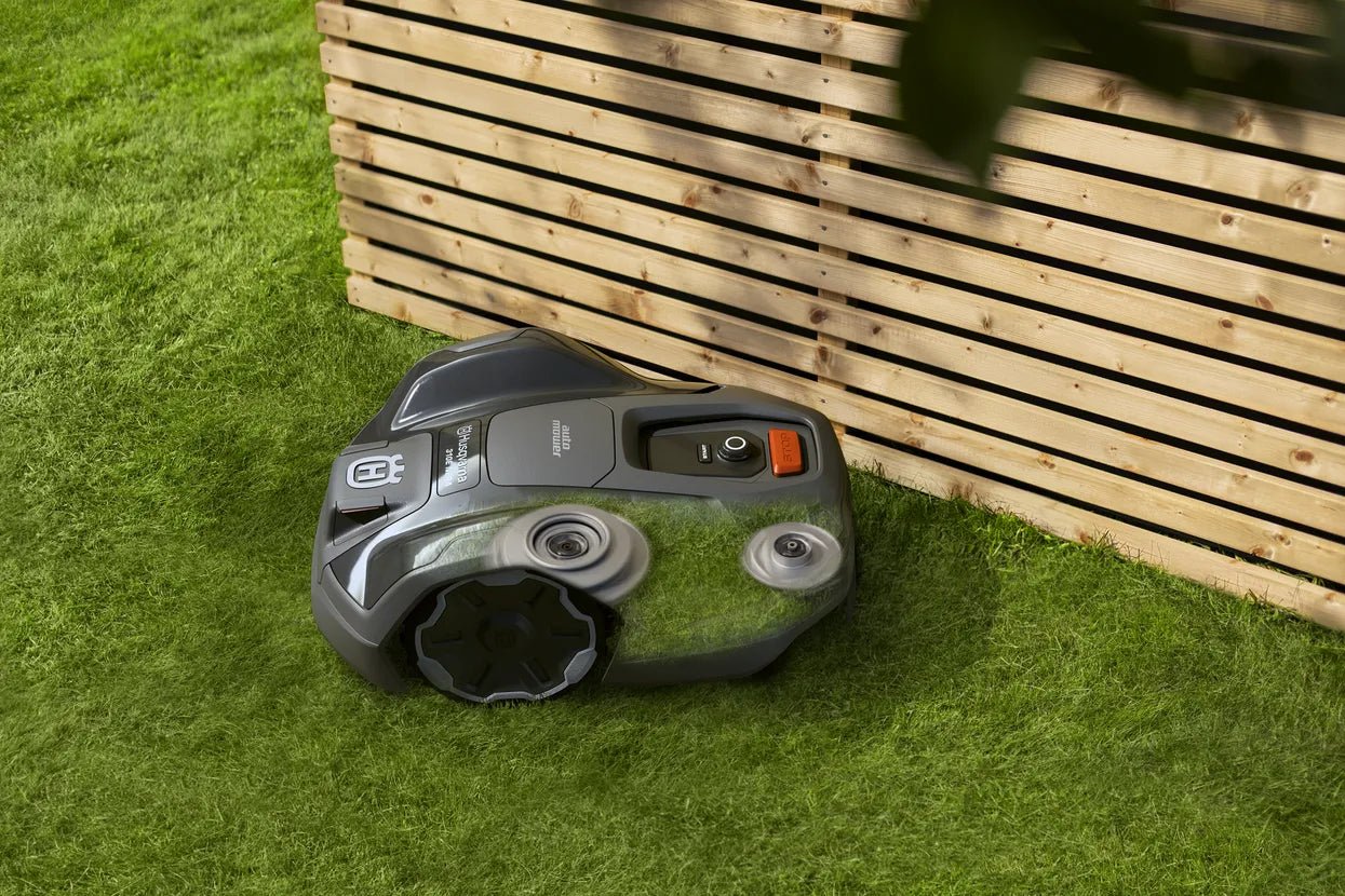Bundle-Up! Automower® 305E NERA + RS1 + Plug-In