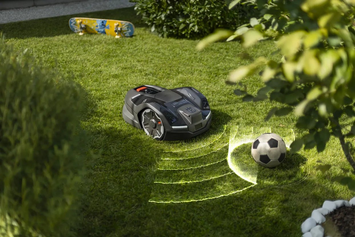 Bundle-Up! Automower® 305E NERA + RS1 + Plug-In
